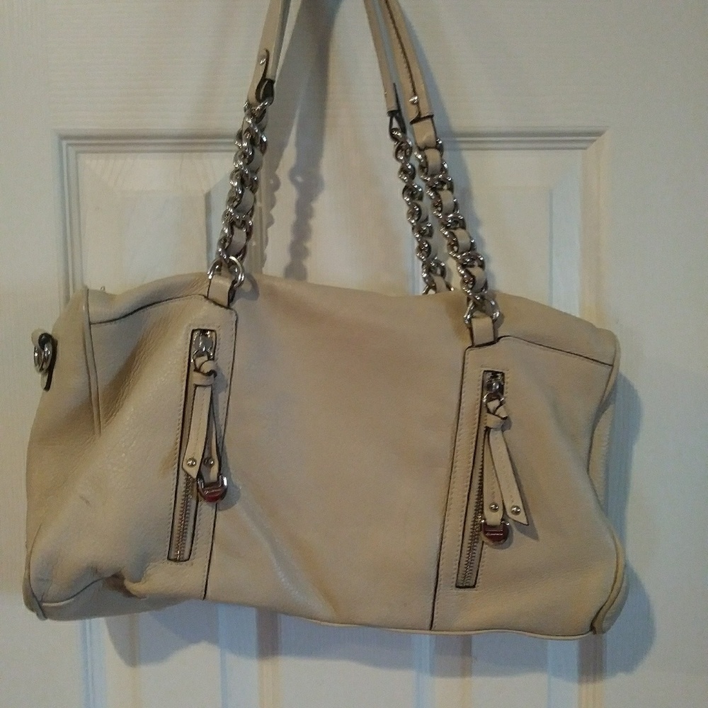 Makowsky cream colored leather purse